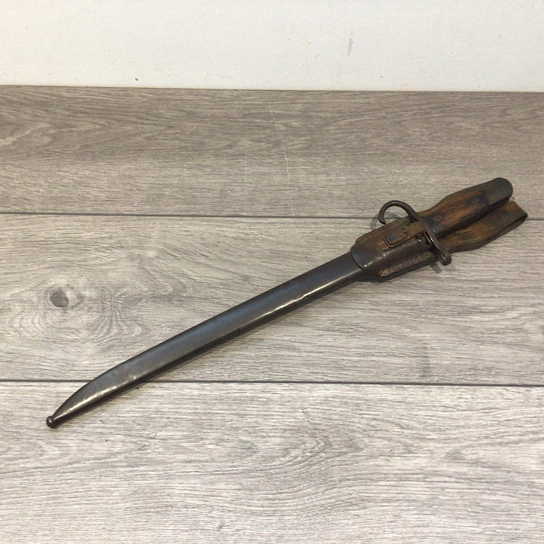 Rare Japanese Type 35 bayonet with release catch on the tang