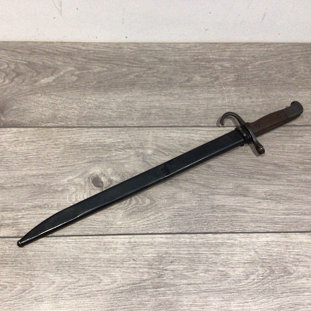 Scarce Japanese Type 30 Arisaka bayonet Kokura variation E grips secured by rivets