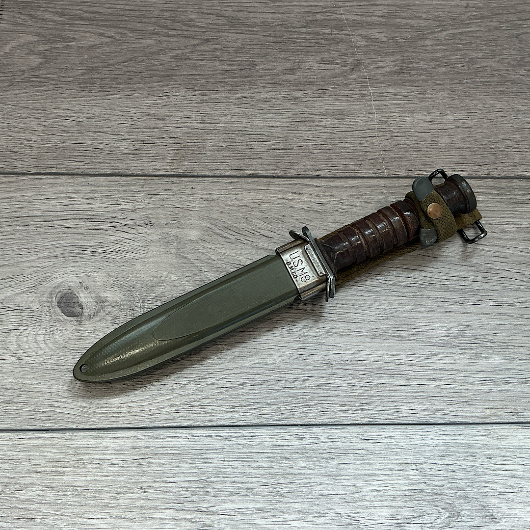 WW2 U.S M3 Fighting knife by Camillus cross guard stamped