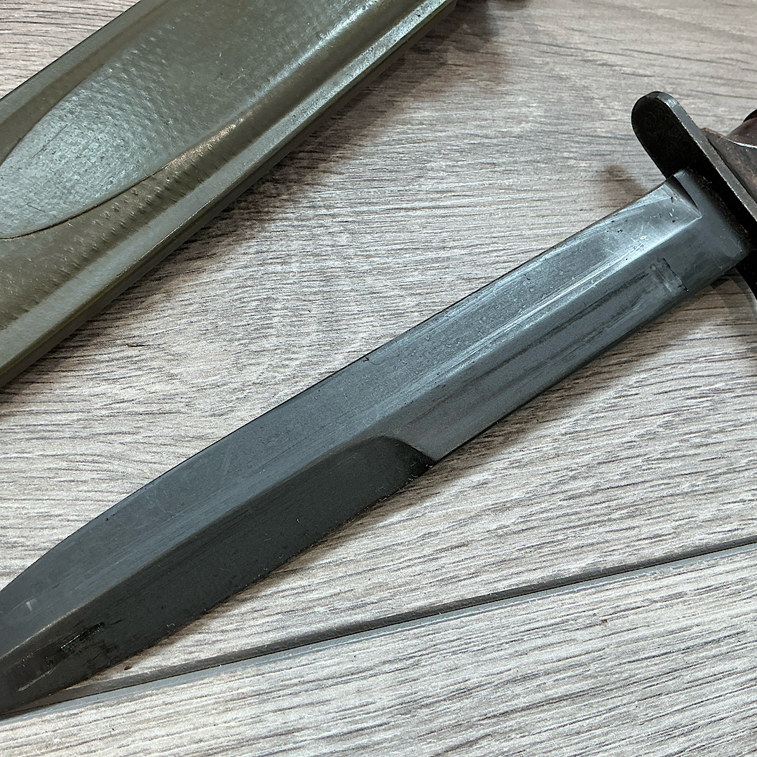 WW2 U.S M3 Fighting knife by Camillus cross guard stamped - Image 9
