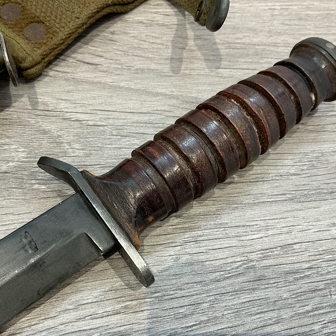 WW2 U.S M3 Fighting knife by Camillus cross guard stamped - Image 12