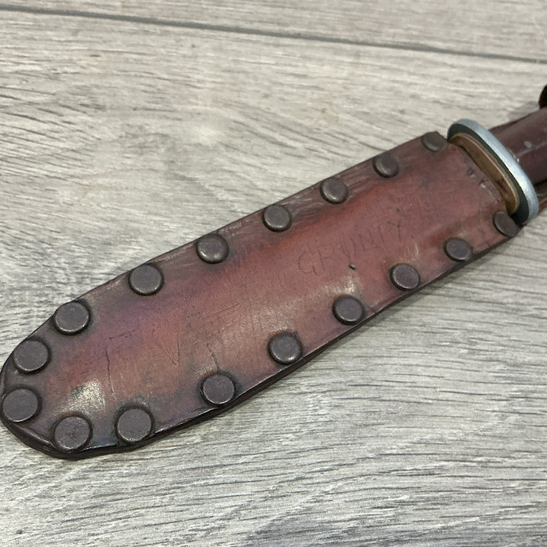Scarce Original German WW2 Fighting knife by Puma in a custom made period scabbard - Image 3