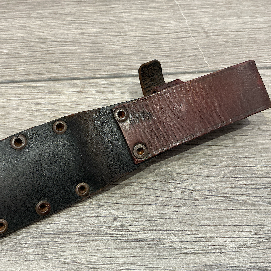 Scarce Original German WW2 Fighting knife by Puma in a custom made period scabbard - Image 4