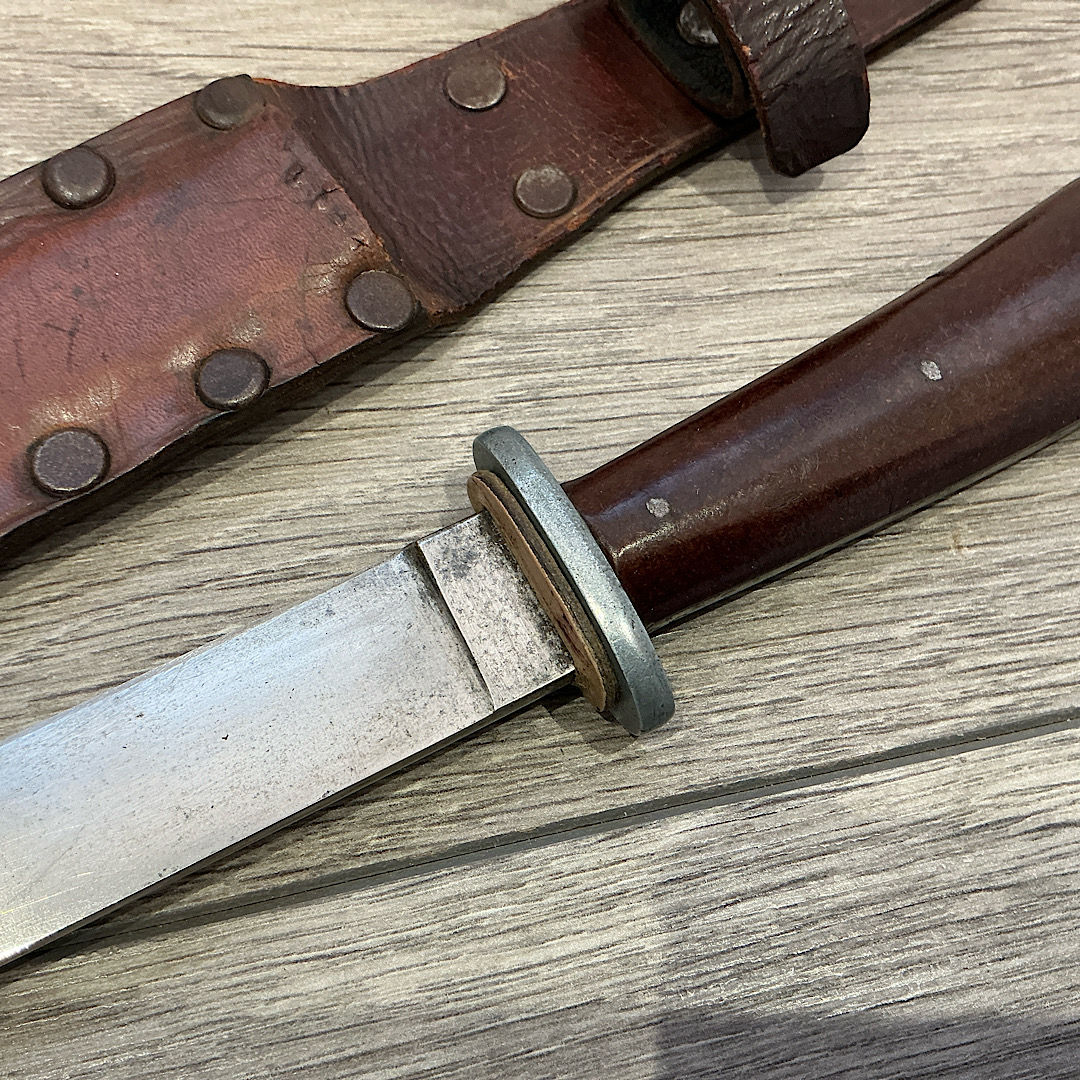 Scarce Original German WW2 Fighting knife by Puma in a custom made period scabbard - Image 6