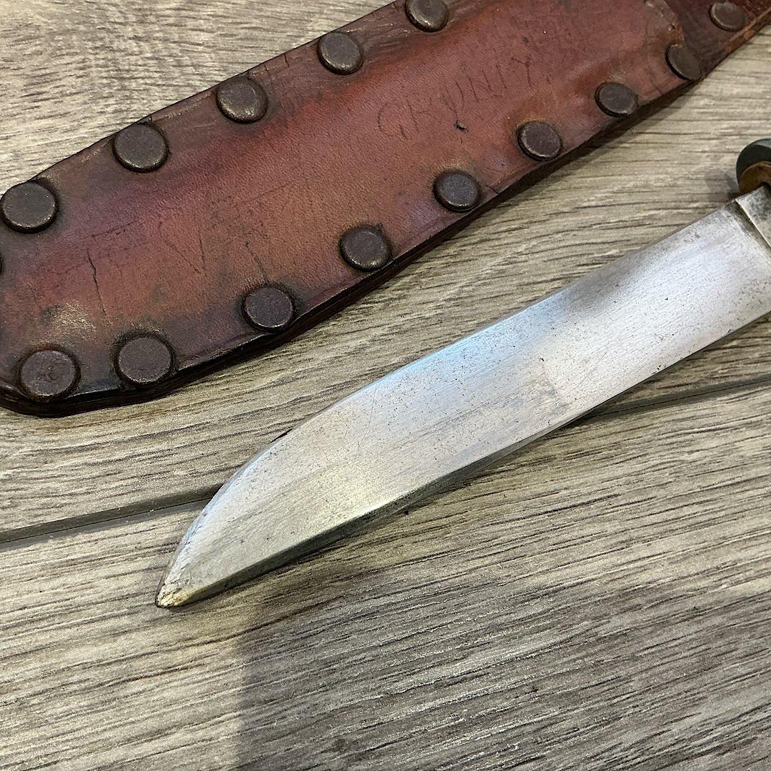 Scarce Original German WW2 Fighting knife by Puma in a custom made period scabbard - Image 7