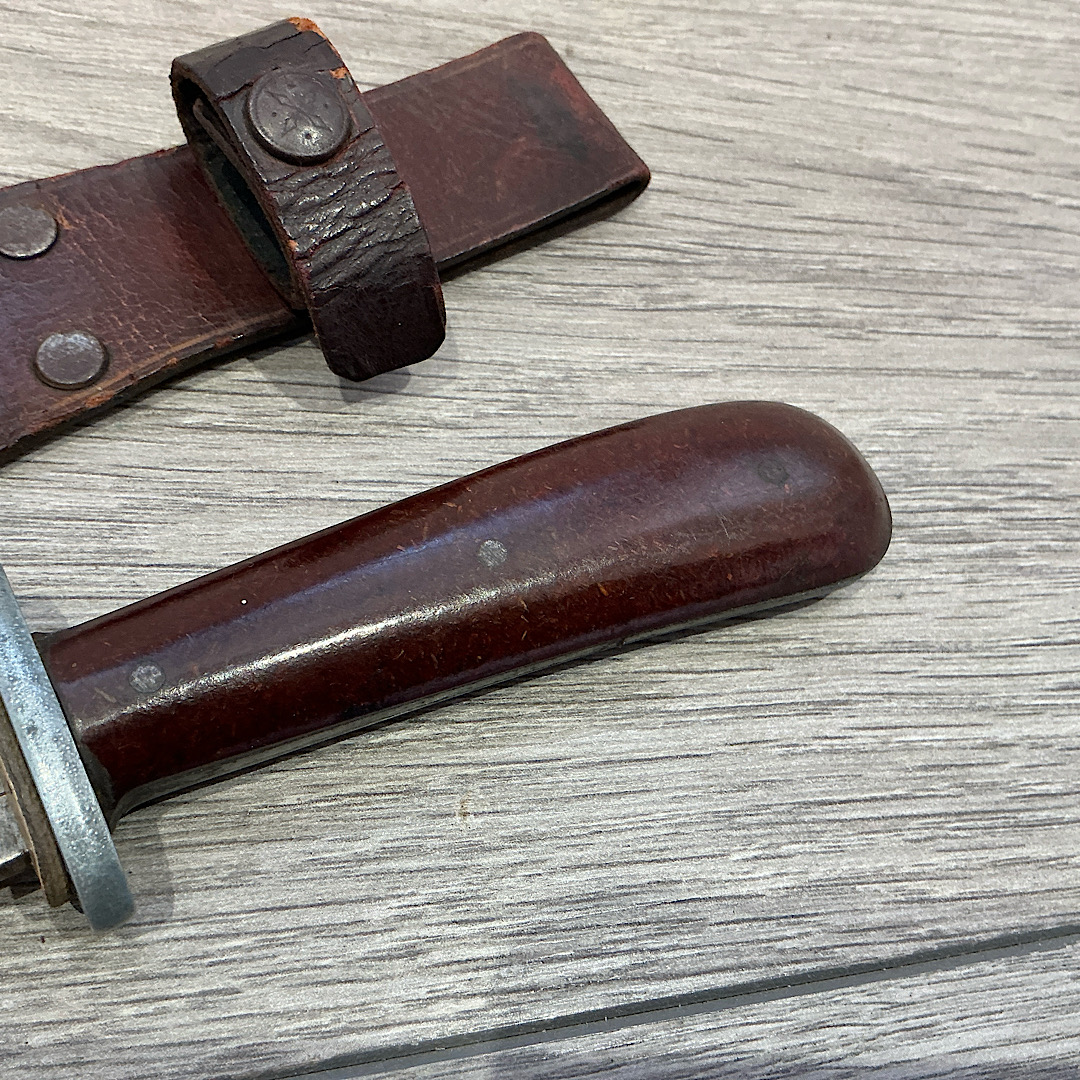 Scarce Original German WW2 Fighting knife by Puma in a custom made period scabbard - Image 8