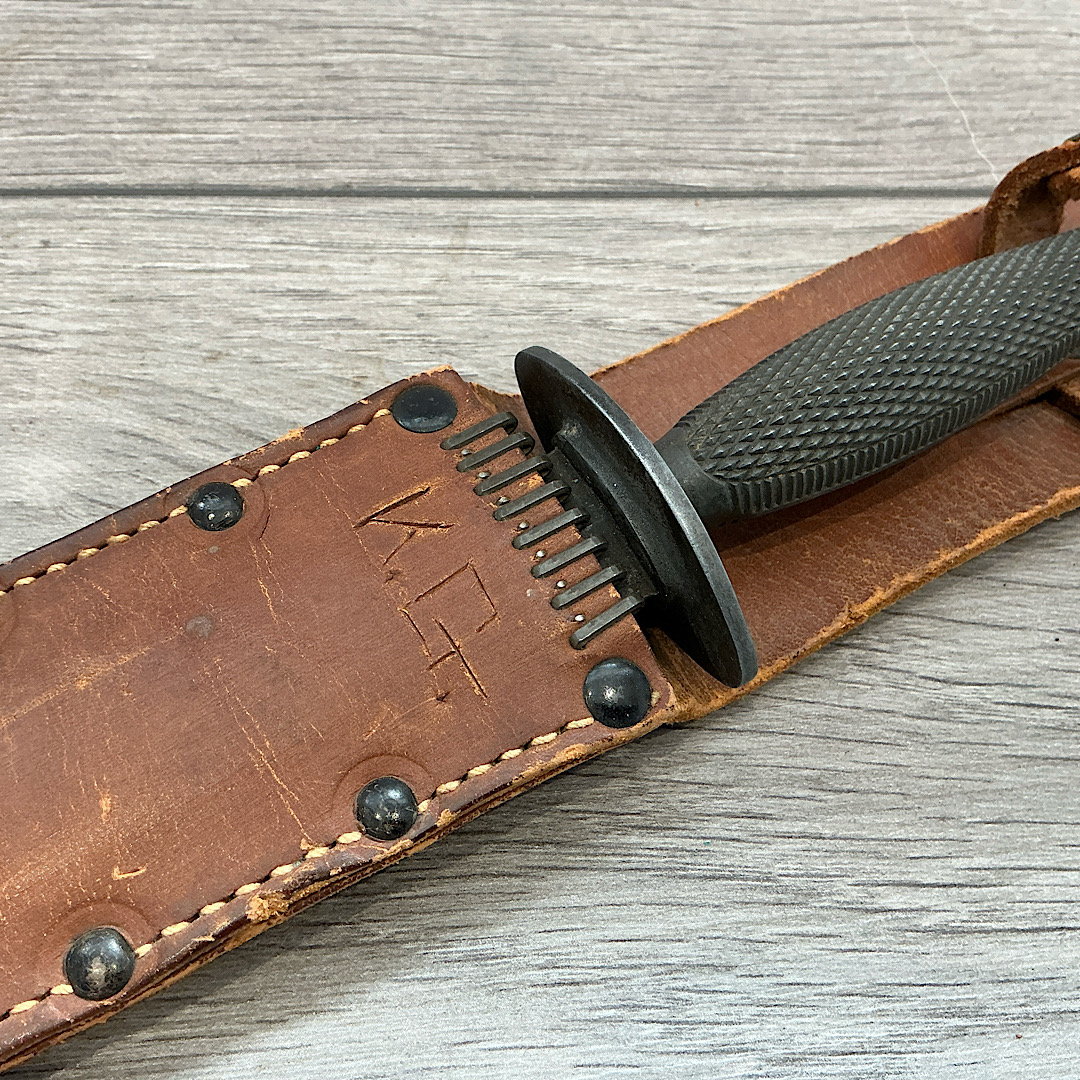 Scarce WW2 Canadian Parkerised Stiletto Fighting knife used by the 1st Canadian Parachute Battalion - Image 4