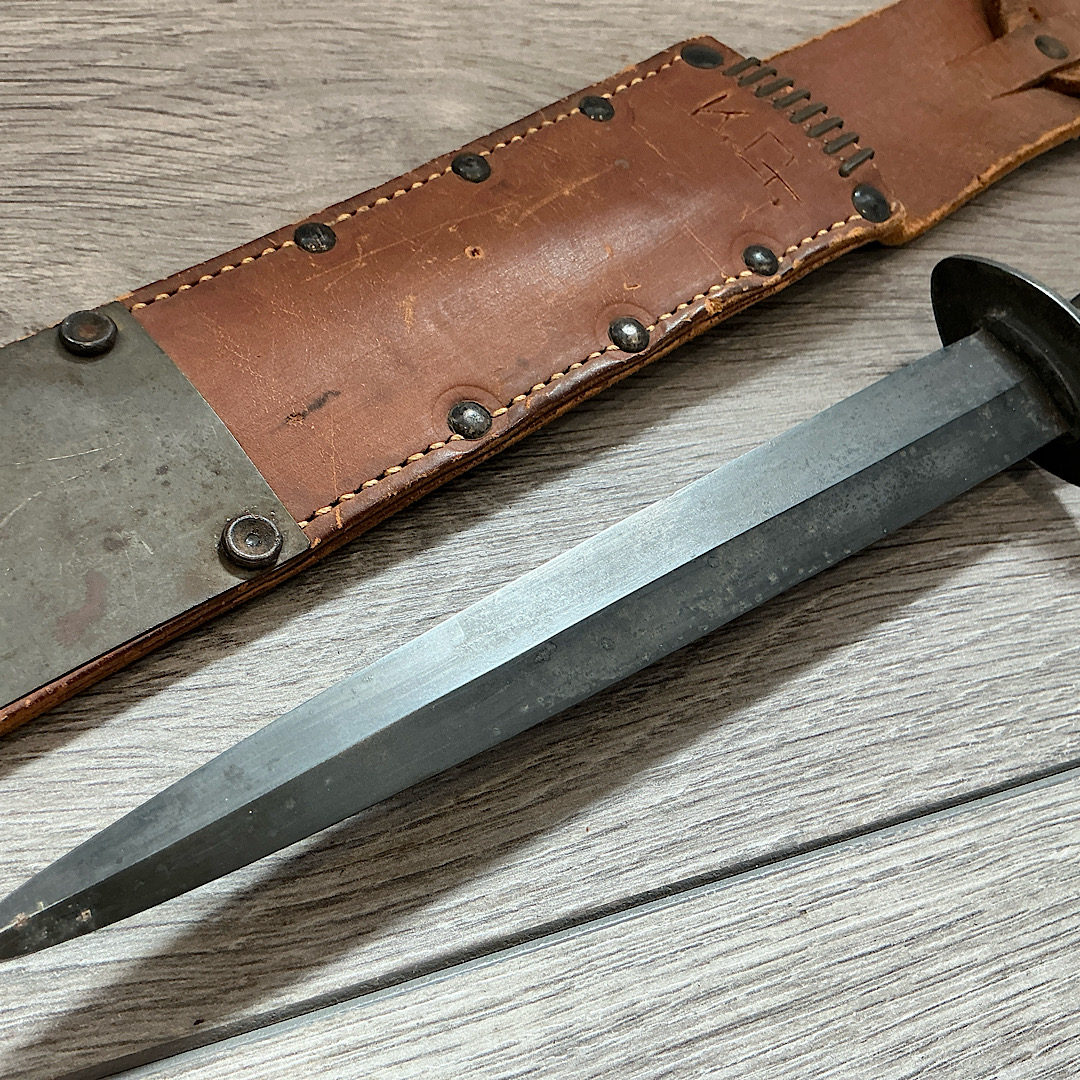 Scarce WW2 Canadian Parkerised Stiletto Fighting knife used by the 1st Canadian Parachute Battalion - Image 9