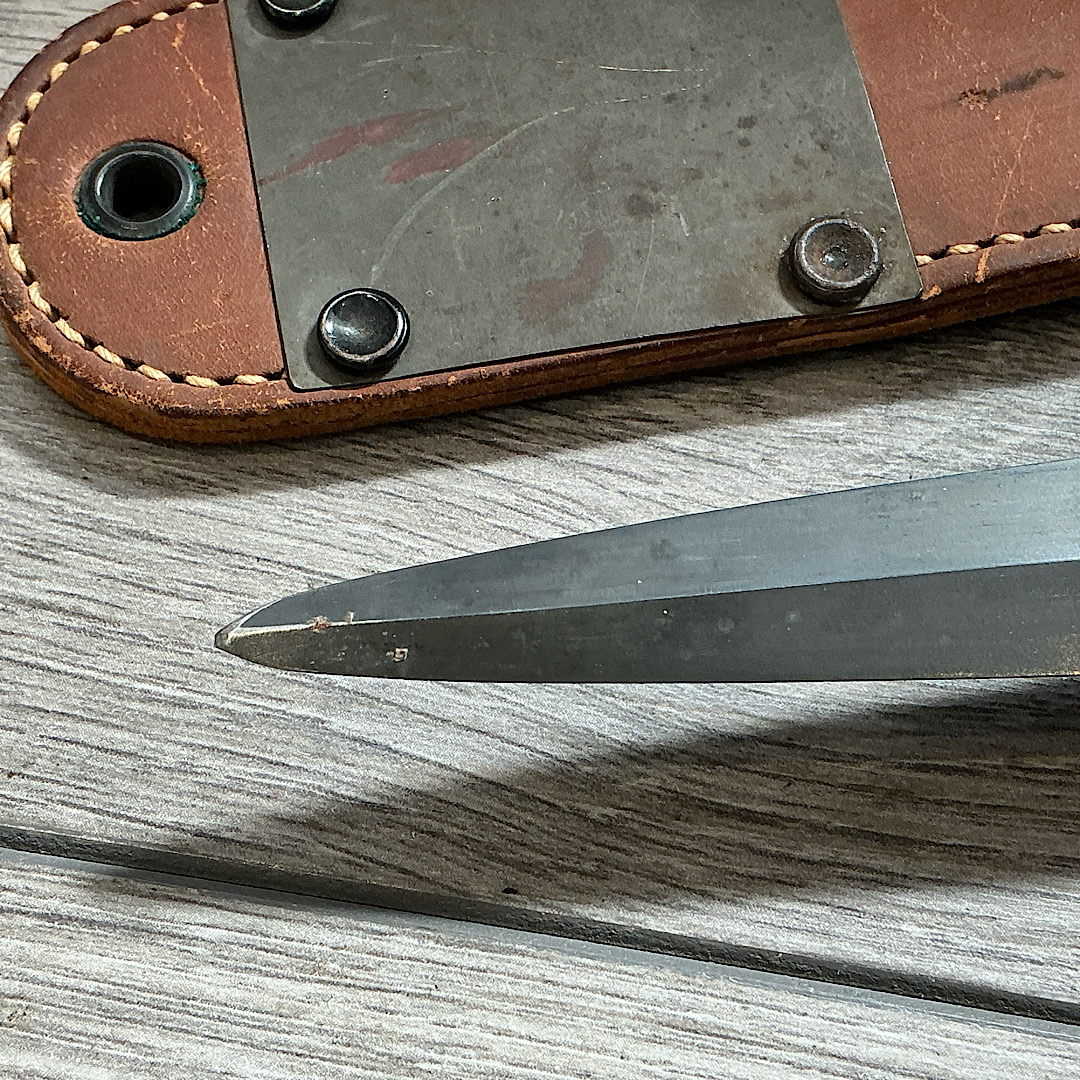 Scarce WW2 Canadian Parkerised Stiletto Fighting knife used by the 1st Canadian Parachute Battalion - Image 10
