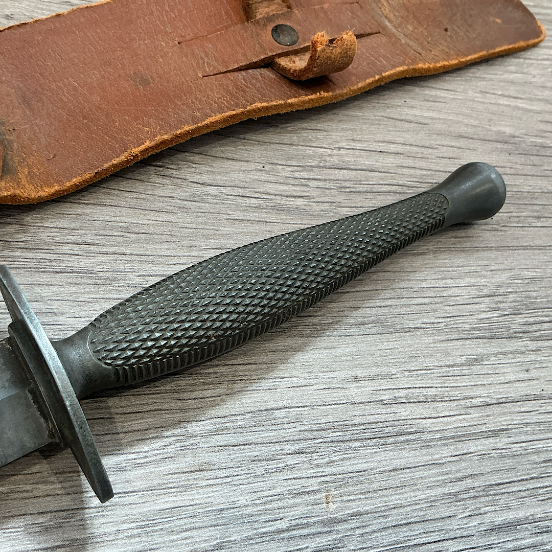 Scarce WW2 Canadian Parkerised Stiletto Fighting knife used by the 1st Canadian Parachute Battalion - Image 11