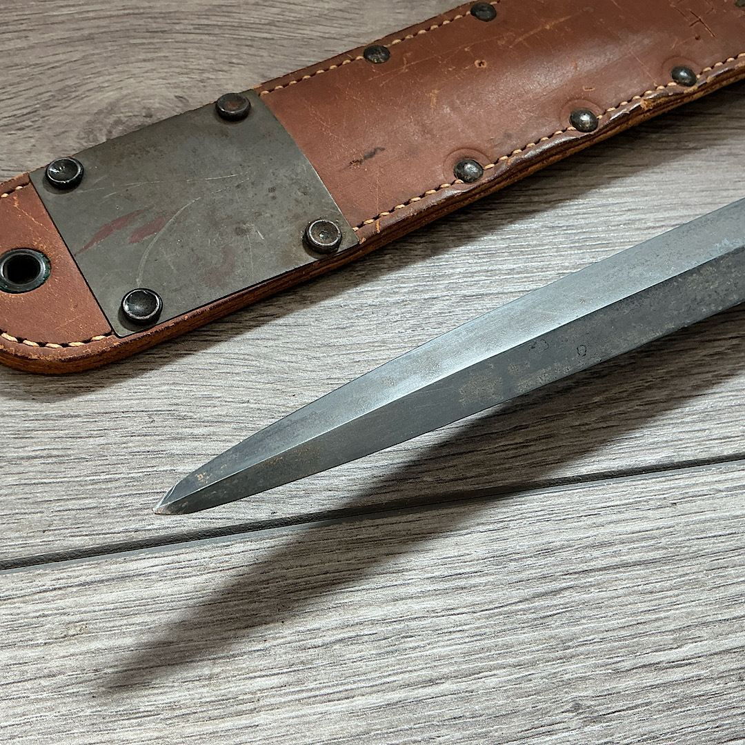 Scarce WW2 Canadian Parkerised Stiletto Fighting knife used by the 1st Canadian Parachute Battalion - Image 13