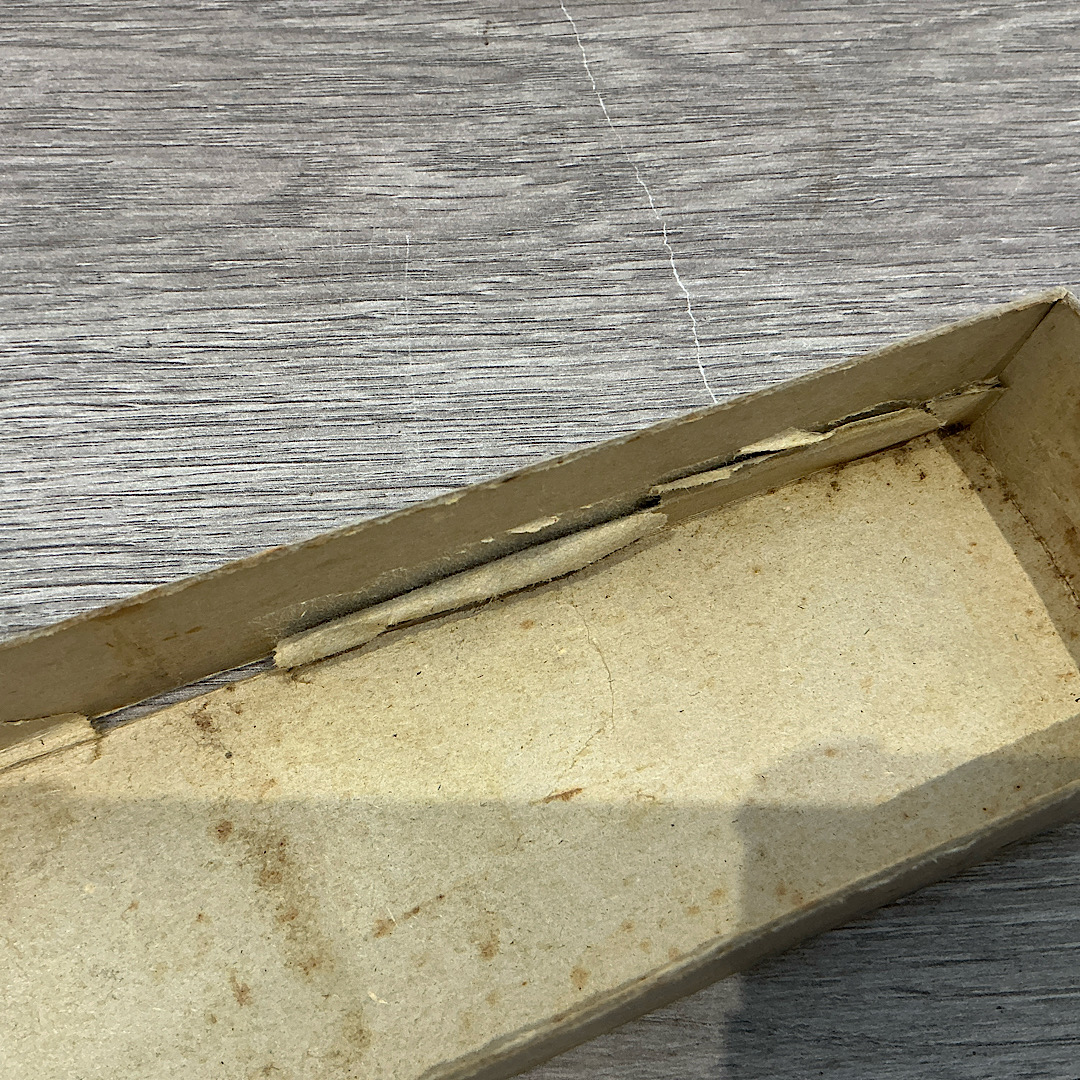 Scarce WW2 U.S. M3 fighting knife by Utica in original box of issue - Image 5