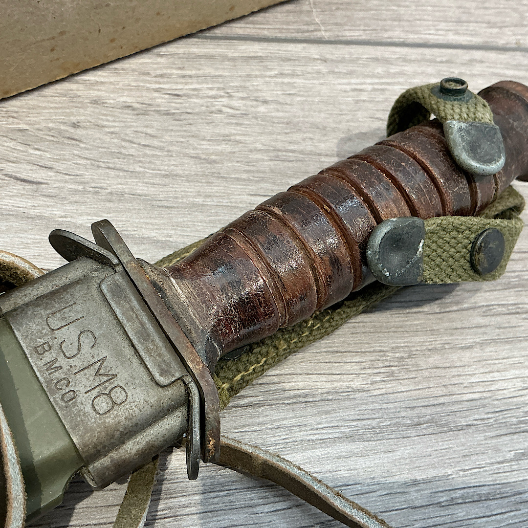 Scarce WW2 U.S. M3 fighting knife by Utica in original box of issue - Image 8