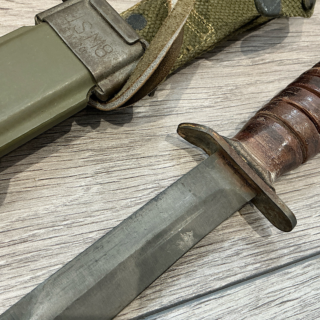 Scarce WW2 U.S. M3 fighting knife by Utica in original box of issue - Image 14