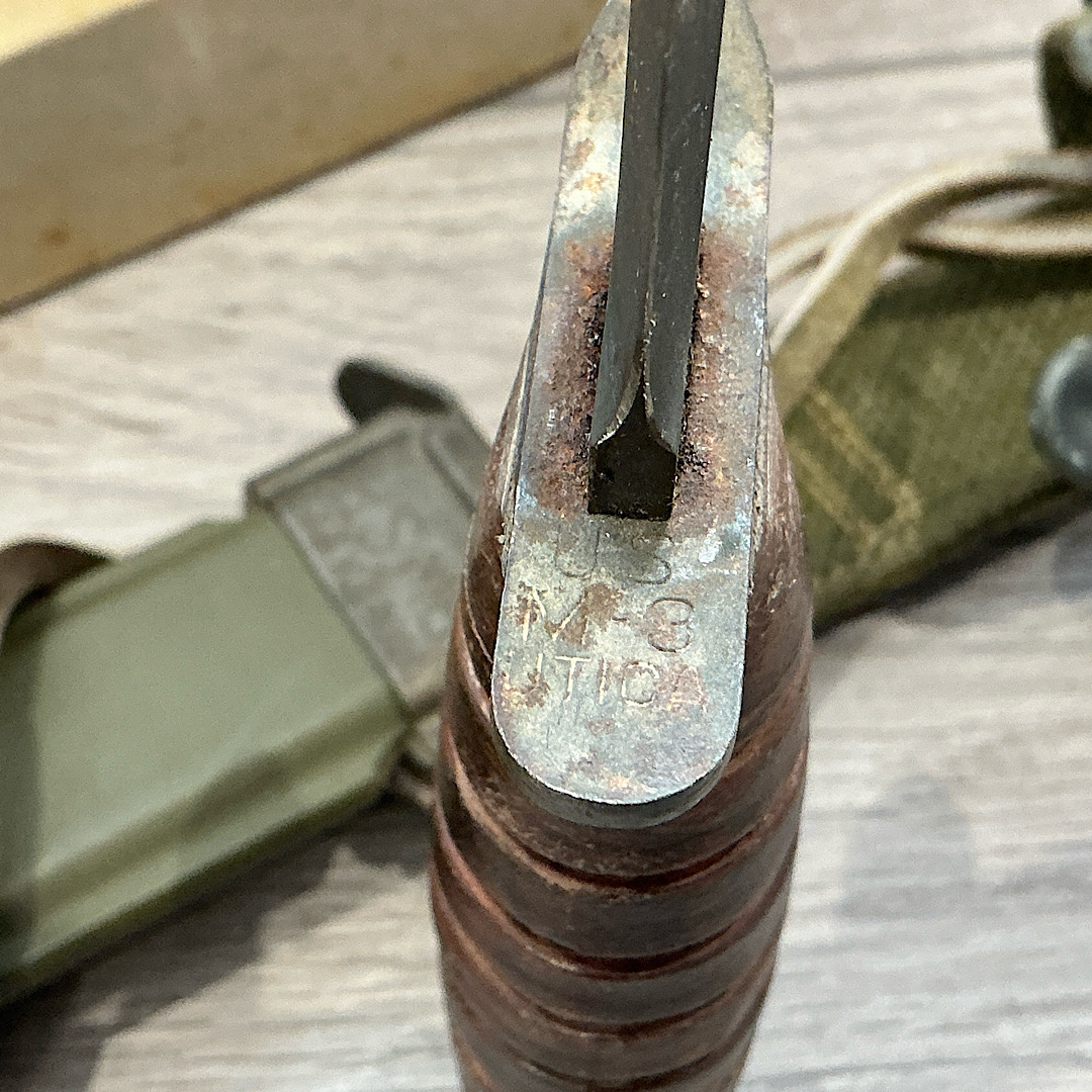 Scarce WW2 U.S. M3 fighting knife by Utica in original box of issue - Image 16