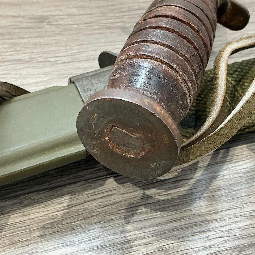 Scarce WW2 U.S. M3 fighting knife by Utica in original box of issue - Image 17